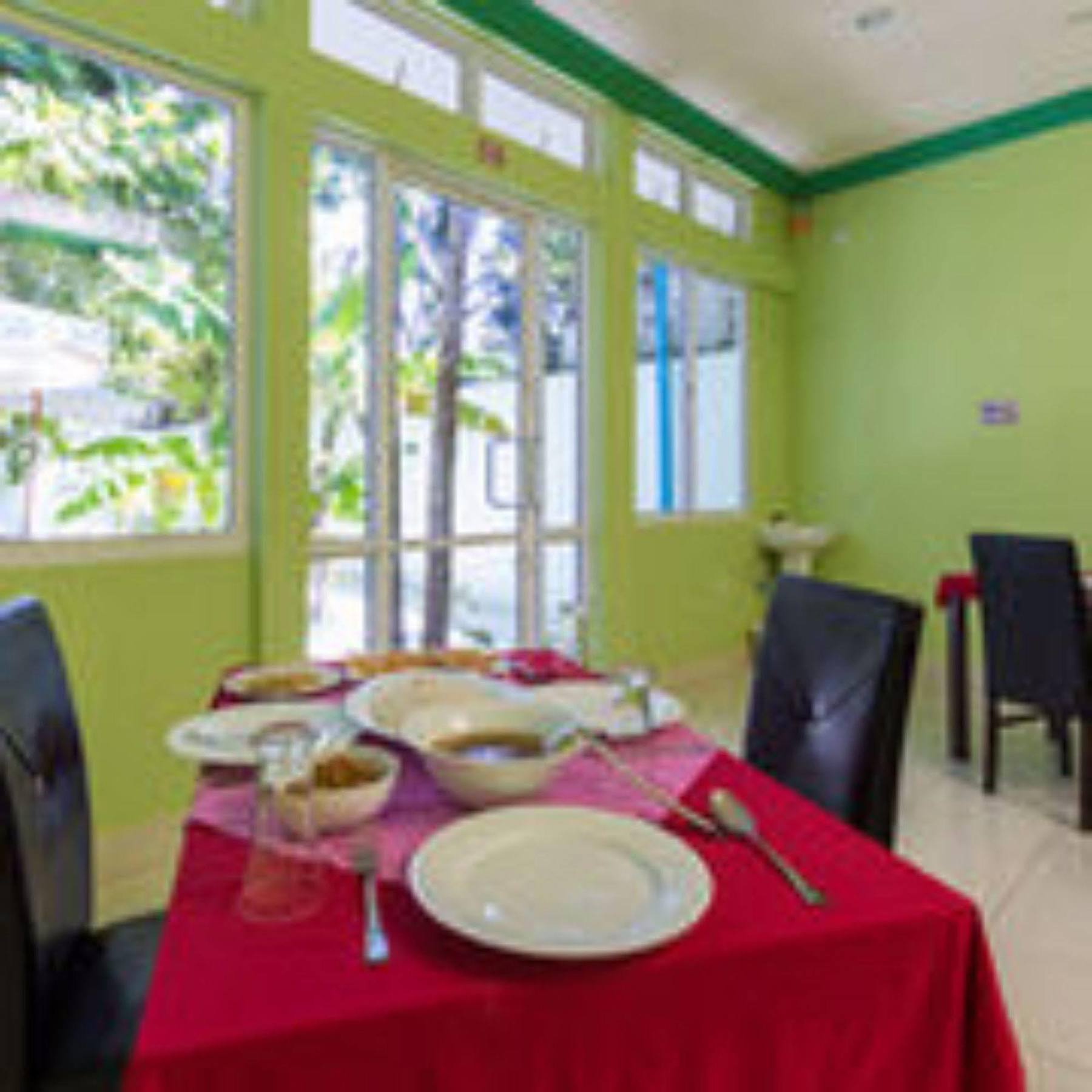 Feridhoo Inn Buitenkant foto